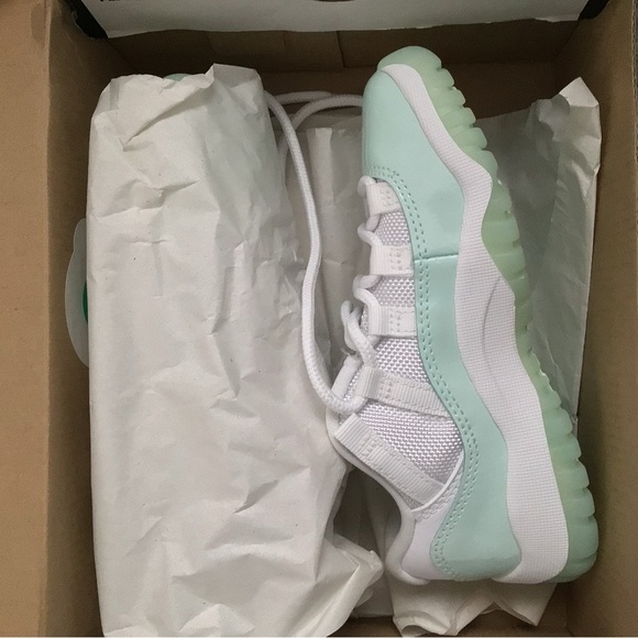 Jordan Kids Retro 11 Sneakers in Mint Green and White - Picture 4 of 6
